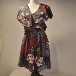 Everly Anthropologie Floral Flutter Sleeve V-Neck Dress Floral Size Small